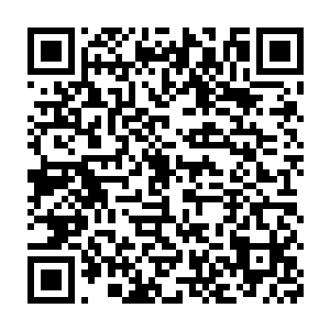 可是这样一个细微的小动作就已经出卖了他内心真正的想法了……二维码生成