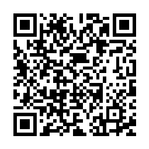 叶秋赶忙掏出了这张几乎是从黄泥里掏出来的卡递给了樱井秀子二维码生成