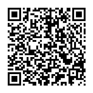 同时瞧无痕迹的将数张百两面额的银票塞进了这无须男子的袖口之中二维码生成