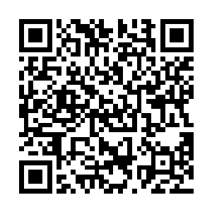 吴岩忽然用右手的拇指和食指捏住怪刃法器的刀柄部位二维码生成