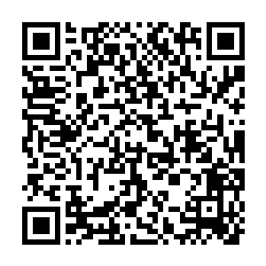 吴虎臣看着李二娃说话都会触痛到伤口但是脸上却还是挤出微笑的模样二维码生成