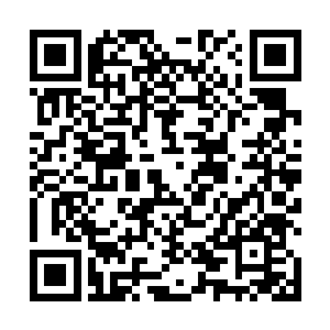 周晓彦指了指已经被他把包在一个纸盒里的情书和礼物二维码生成