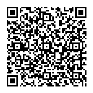 和许琴扬喝着茶许琴扬一会儿看看昏迷在床上的皮埃尔一会儿看看悠闲自得地在那里喝茶的许紫烟二维码生成