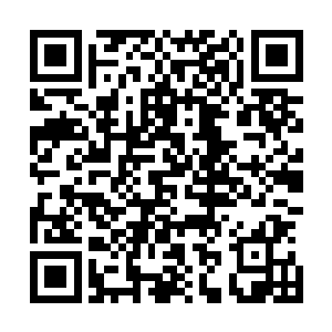 哐啷啷一阵响……封不觉的身体撞碎前挡风玻璃横飞了出去二维码生成