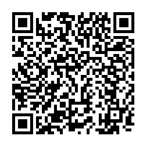 唯有站在左侧的一名长相绝美的女性天使用冷冽的目光看着眼前的一群天使军团二维码生成