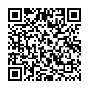 因为此刻的他正在修复通讯室里那被砸烂的通讯设备二维码生成