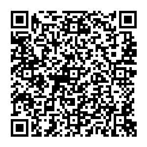 因为这让他想到了创新艺术家经纪公司的打包策略――从导演到演员全部都用自己旗下的艺人二维码生成