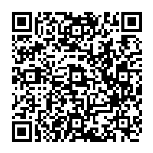因为送行的队伍中不光是有大腹便便的孕妇还有几个被水手们抱在怀里的可爱小娃子二维码生成
