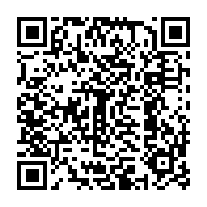 在听到慕容玥和宸王竟是愿意以终身分离为代价来唤回他的生命之时二维码生成