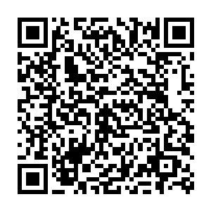 在外面累的走不动的时候他会一言不发的蹲下去把宽厚的背露出来二维码生成