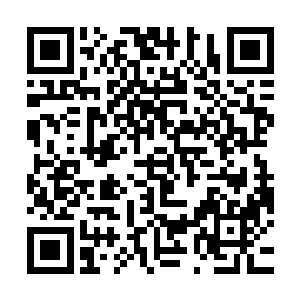 在水面上很是稳固……数以万计工兵蚂蚁一样攀上南北长堤斜道二维码生成