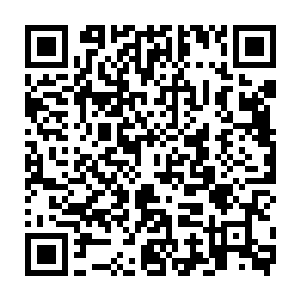 在看到张贵的那块腰牌的时候才把弩箭的准星从张贵的身体上移开二维码生成