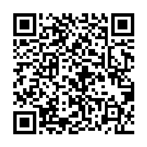 在第三排书第四个位置往里推了推不其然的那书后面是空的二维码生成