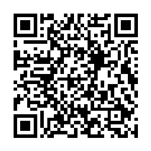 在脱衣服的过程中自然而然的又弄坏了了一整套的衣服二维码生成