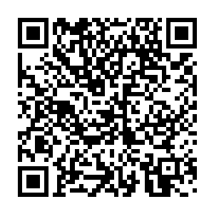 在预定的坐标地点出租车司机放下一声不吭只玩手机的贵客掉头就跑二维码生成