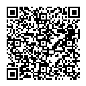 地图上标注了的许多地名也清晰了不少的……尽管这些文字几乎都是秦方没见过的二维码生成