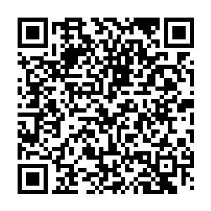 堵在电梯门口准备下班的员工很有默契的给拉着我的卓景让开了电梯门口的路二维码生成