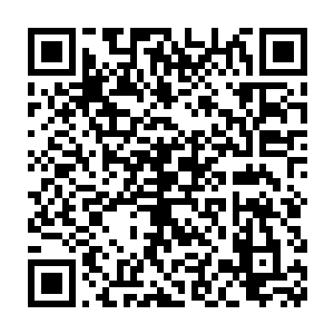 墨景黎抬头仰望着一脸闲适的揽着叶璃坐在高高的主位上的墨修尧二维码生成