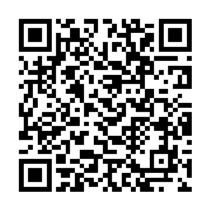 墨镜男几乎可以听到那雨伞合拢所发出的砰的一声响二维码生成