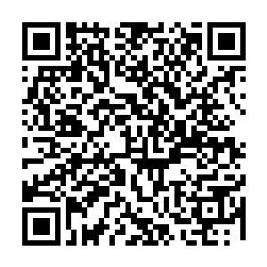 多年封闭的冰冻世界破碎了心灵的幸福感和身体的温暖感完美地交融在一起二维码生成