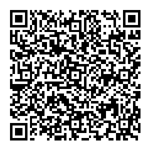 大殿内的众人　气氛顿时一变　风清扬与紫极魔瞳的过节众人心里明白　而且观看风清扬的行事作风　似乎就是那种眦睚必报之人二维码生成