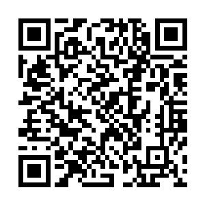 她们完全沉寂在诗歌里一次离别永不再见的愁绪里难以自拔二维码生成