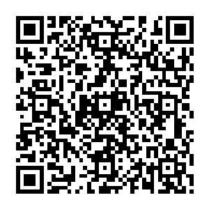 好在这位服务生没看到刚才碧丽丝和琳达像追星族一样搂抱着夏云杰亲吻的疯狂样二维码生成