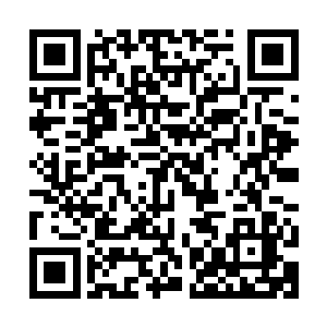如同庞然ju物般的巨型投石车不断地投射出一颗颗硕大的火石二维码生成