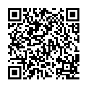 如果我们把左右两边两堵墙上的三角形部分做成你说的阶梯状二维码生成