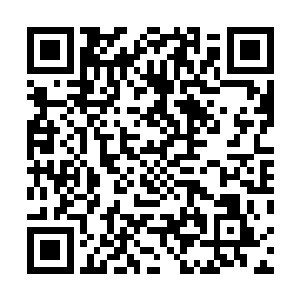 如精雕细琢一般俊美绝伦的五官与那张刚毅的脸配在一起二维码生成