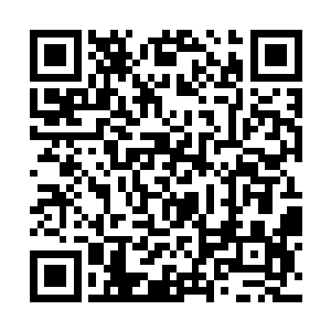 宇文飞渡敢朝着几乎贴在一起的两个人打过去吗……二维码生成