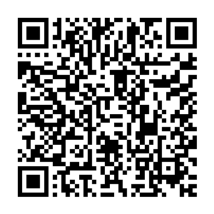 对方的两条腿的小腿是假肢……因为完全就是用简易的铁棍自己制作的二维码生成