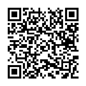 对着秦方使用了美人计……而且还是这种病美人计二维码生成