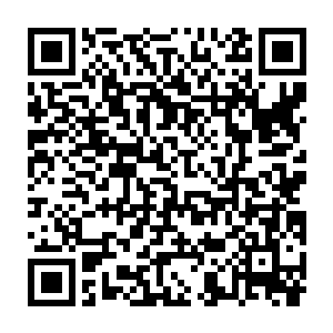 小凡现在的手居然死死地抵在那个苗柔的那里……而且还抓得很紧二维码生成