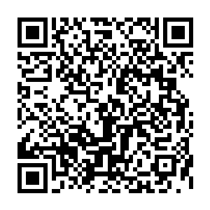 小惠呼吸着白小飞给她做的氧气包－－其实是用某种密封的怪兽皮做的皮袋子二维码生成