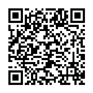 尤其当他因为输不起而砸坏罗密欧的硬照并做了个枪击的动作时二维码生成