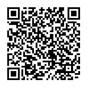 尤其是我们两个女孩子洗澡或是睡觉的时候……要是敢有任何不轨的企图二维码生成