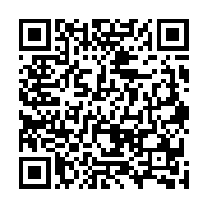 尤文图利先生曾经帮英国皇室还有日本皇室也设计过珠宝二维码生成