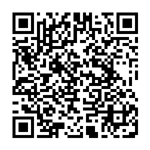 就像一个顽皮的小孩随便拿着玻璃珠在一个竖立起来的巨大的漏斗中弹一下二维码生成