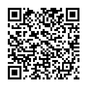 就和坐在崔莹身边的宣传部办公室主任张润泽换了个位子二维码生成
