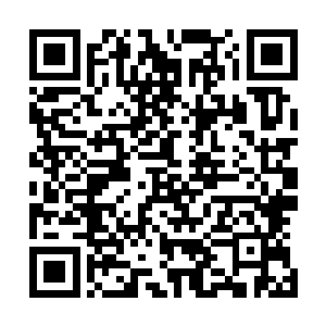 就算是那些武器几乎已经完全损坏的人也都排队去修兵器了二维码生成