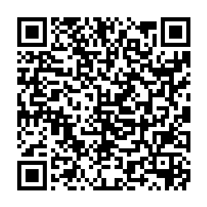 就这么淡定无比的把韦春秋的手给拍走了……甚至还笑眯眯的整了整自己的衣领二维码生成