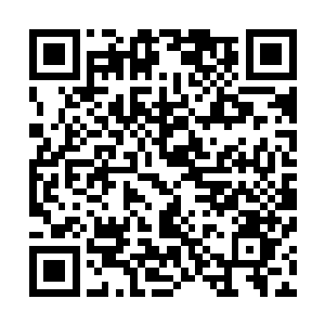 岑宇昊边说话边一眨也不敢眨地注意着他放在扳机上的手指二维码生成