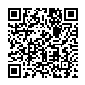 巴克也能瞥见小桌上有份标着保密级别的案卷卷宗上有加急字样二维码生成