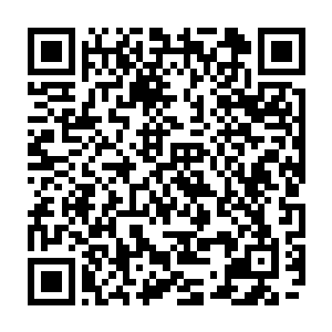 巴克已经看见警署玻璃门外面那黑衣人登上一辆没有任何警察标记的车辆二维码生成