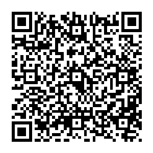 巴克很是对对方在一大张工作台上堆满各种无线电设备以及零件配件的嗜好表示了景仰二维码生成