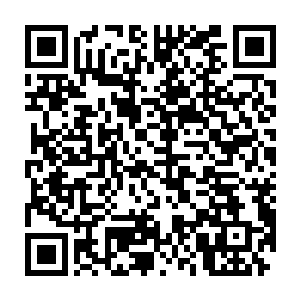 巴克终于有机会一边把美钞递进去随意的在恒温柜台玻璃上指几个品种二维码生成