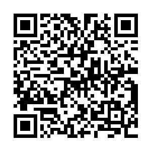 带着战术手套的食指就跟个娴熟的吉他手拨动琴弦似的二维码生成