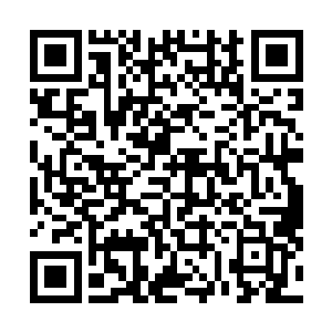 开始给王经理打电话……现在她的手上捏着王经理的把柄二维码生成
