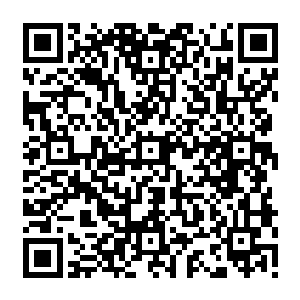 弗洛这边跟在了柯立弗的身后在路口等着柯立弗回家把自己的泡妞的战车给开过来二维码生成